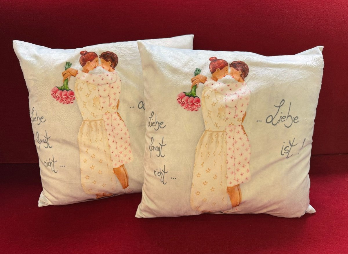 Kissen 40cm x 40cm „Liebe fragt nicht…Liebe ist!“ – Bild 2