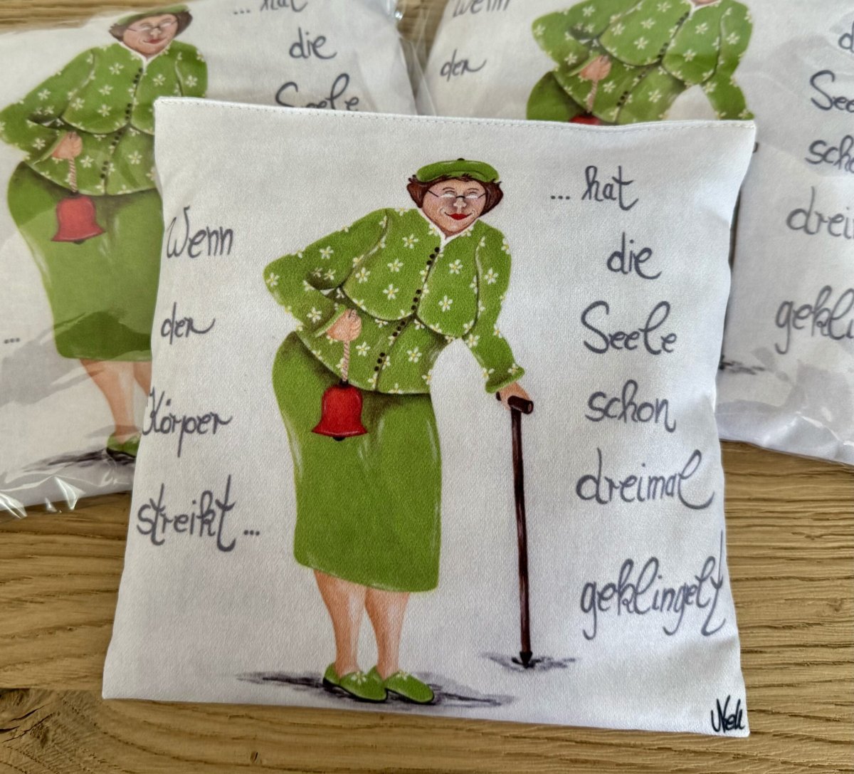 Kirschkernkissen 18cm x 18cm „Wenn der Körper streikt…..hat die Seele schon dreimal geklingelt“ – Bild 2